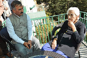 CM Sukhu with Vidya Stokes in Shimla