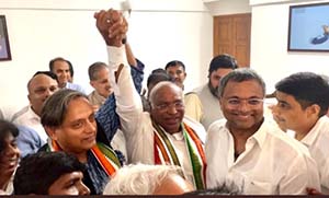 Mallikarjun Kharge and Dr Shashi Tharoor in AICC Headquaters in New Delhi  