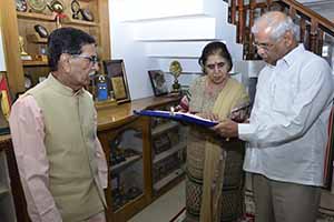 Guv Arlekar with Batras at Palampur on August 2, 2022