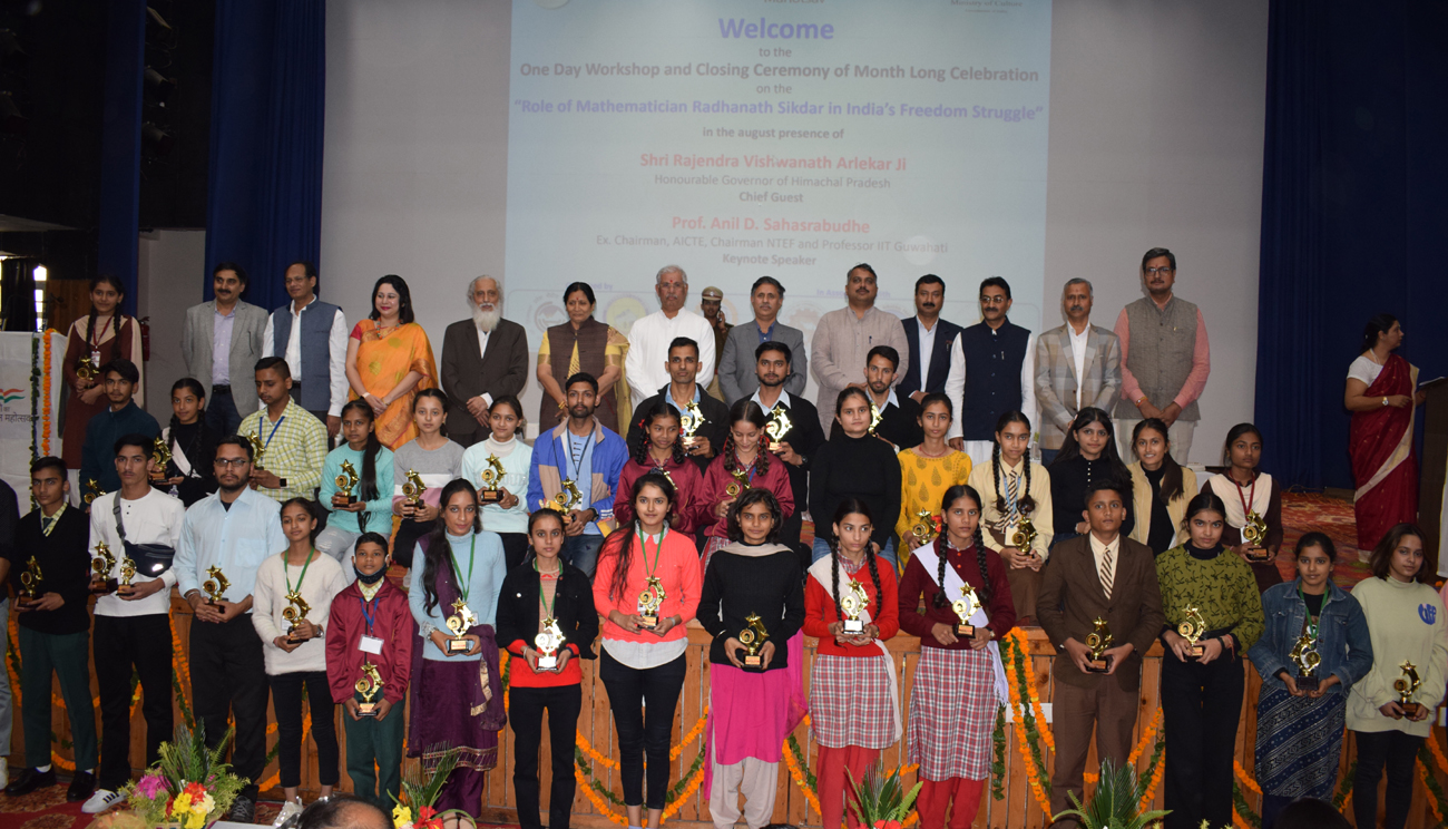 HP Guv with Everesters at  Dharamshala function 