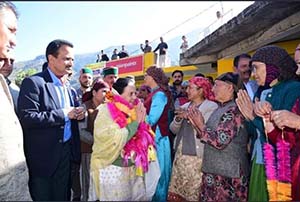 HP Congress Chief Pratibha Singh in Rampur canvassing for Congress in elections 2022