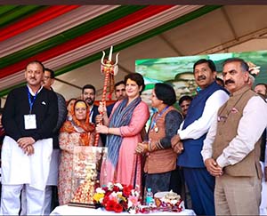 AICC leader Priyanka Gandhi in Mandi holding Trishul before addressing Parivartan Sankalp Rally 