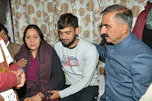 CM Sukhu with family members of SR Rana who dead in Dharamshala on Jan 3, 2023