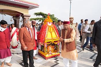 HP Guv celebrates Bengal Day function with people in Shimla 