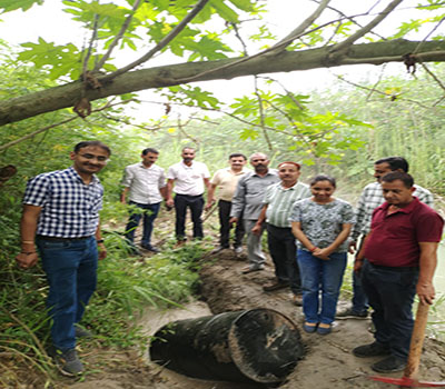 Excise team seizing lahan in Bilaspur