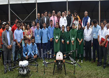 Agri Min Chander Kumar at drone fest in agri univ Palampur with the students 