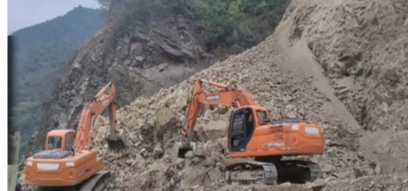 PandohSlide0nMandi-Kullu_Highway_HimbuMail