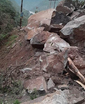 The view of the rocksldie at Pandho on the Mandi-Kullu-Manali highway 