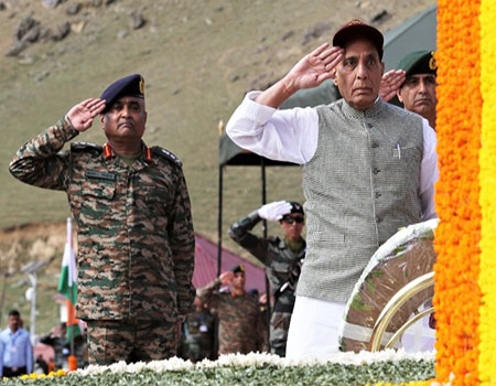 RajnathSinghCOSManojPandeatKargilWarMemorialatKargil