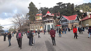 TouristsOnTheRidge_shimla