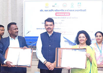 SJVN  officials and Maharashtra government Deouty CM at MoU ceremony in Mumbai 