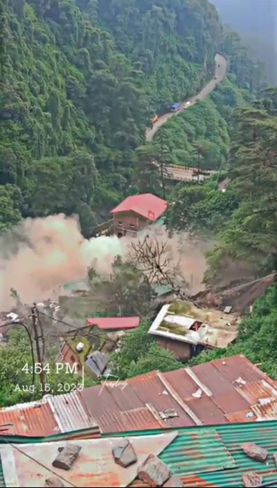 TreeFell_wipedOut3Houses_SlaughterHouseinShimla