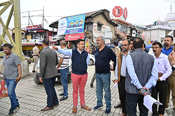 PWD Min Vikrmaditay Singh and Harish Janartha at Sanjauli Chowk in Shimla 