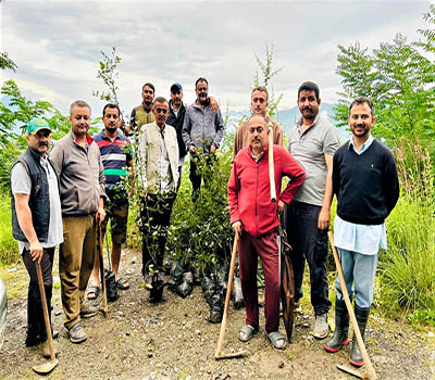 Youth of Kotgar armed with Kashla ready to plant trees in Shathla village