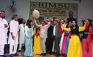 CM dancing with students  at PU Chandigarh 