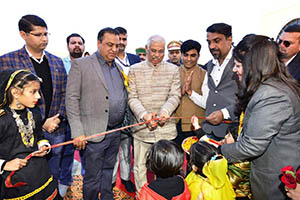 HP Guv at a school in Una 