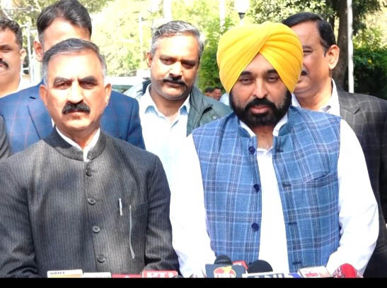 HP CM Sukhu and Punjab CM Mann in Chandigarh