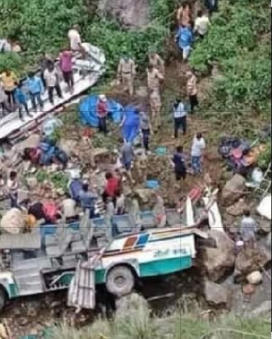 Scene of almora accident in Uttarakhand 