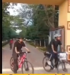 Cyclists Pradeep and Priya on way to mountain 