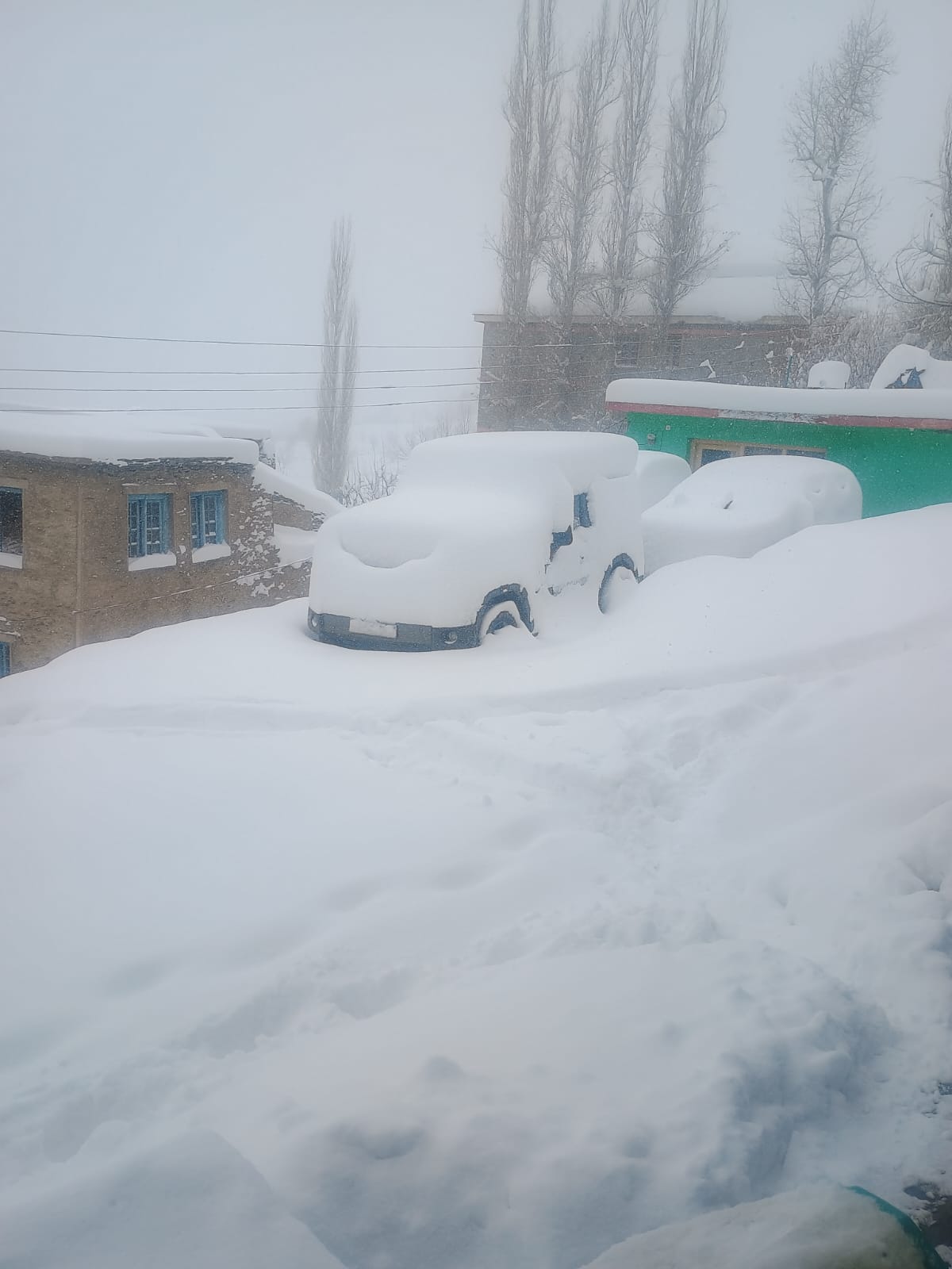 Sissu in Lahaul under snowfall 