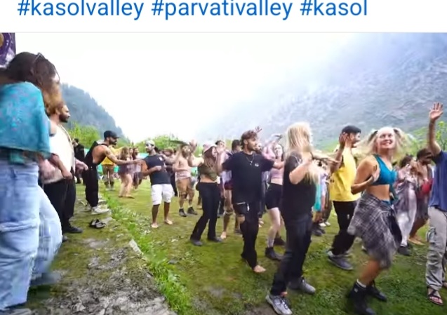 Tourists in Kasol Kullu in Himachal(TTT) 