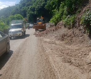 Traffic at 9 Meel on Highway Near Mandi 