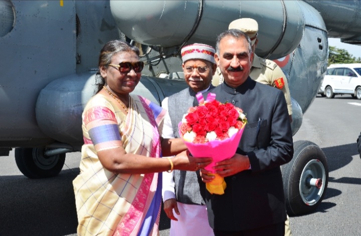 Present Murmu being received by CM Sukhu and Guv in Shimla 