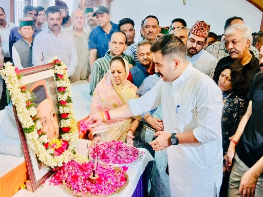 Vikramaditya Singh paying tributes to late Virbhadra Singh on his Jayanti in Shimla 