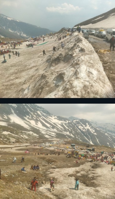 View of Tourist traffic at Snowy Rohtang Pass today by HimbuMail 