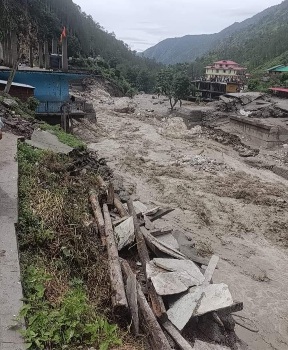 Samej flash flood in Rampur