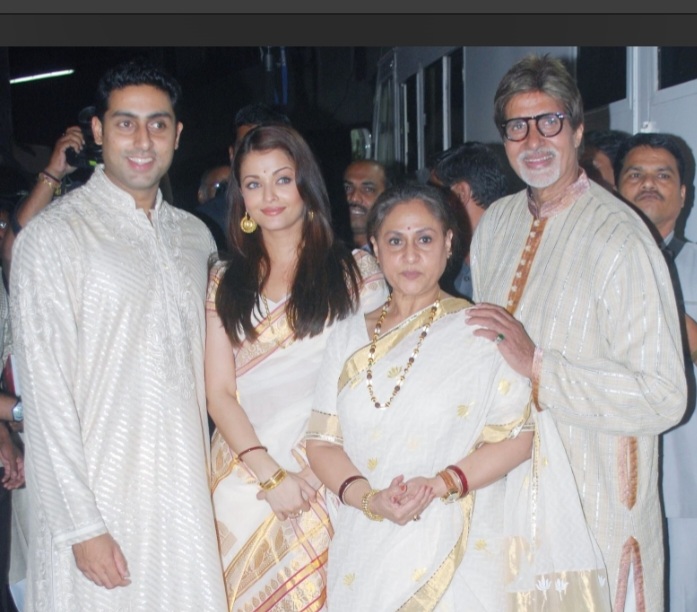 BachhanFamilyWithJayaBachchan