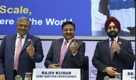 CEC Rajiv Kumarflanked by Gyanesh Kumar and Sandhu 