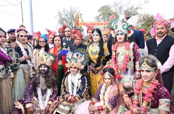 The Holi artistes withHpGuvInSujanpur