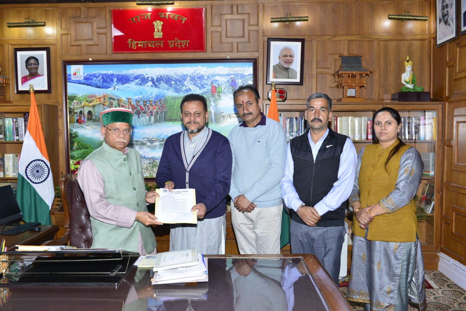 VHPBacked DSS Members meet HP Guv in Shimla on Wednesday 