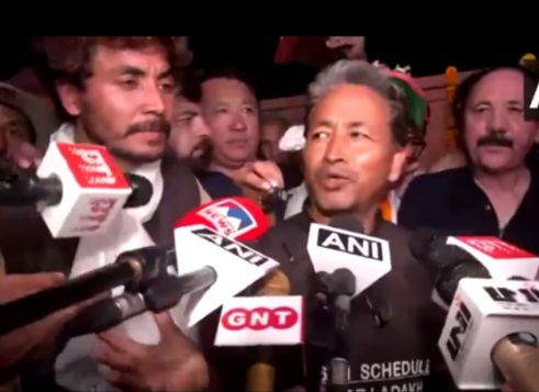 Sonam Wangchuk speaking to media in Delhi 