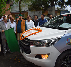 HRTC taxi launch by UD minister Suresh Bhardwaj 