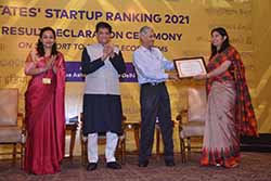 HP Deepika Gets award for starup from Centre at New Delhi, 2022