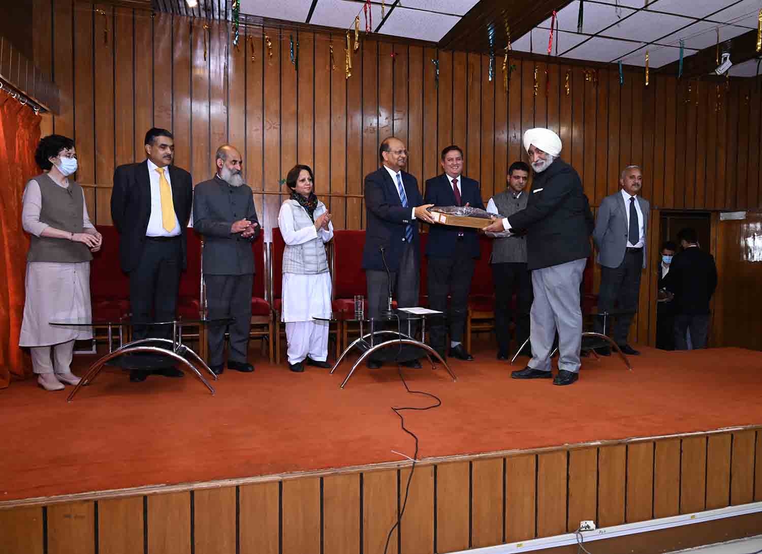 Chief Justice and Judges of HP High Court in Shimla on May 11, 2022 on distribution of laptops to RG and judicial officers 