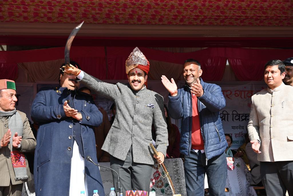 Pwd Minister Vikramaditya Singh inBamtaChopalShimla