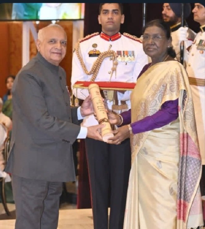 DrGautamPadamShriPresidentMurmi