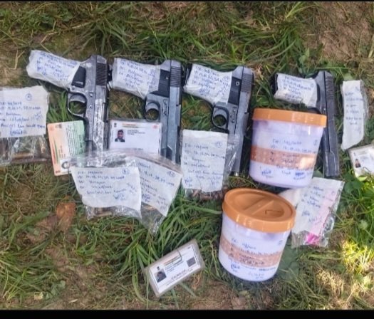 WeaponsRecoveredfromFuvePersonsInKulgam
