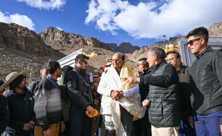 LGladakhWithKargilVillagers