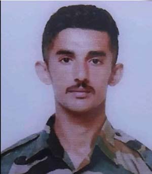 Kulbhushan  of national rifles become martyr  in Baramulla