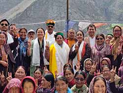 Tribal women with PCC President Pratibha Singh in Lahaul 