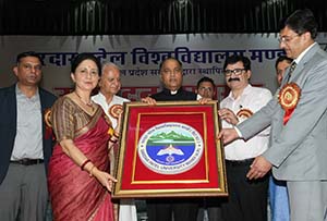 CM Jai Ram Thakur, VC Dr Dev Dutt Sharma, Pro-VC Prof Anupama Singh at release of logon of Sardar Patel Univ Mandi on June 28, 2022 