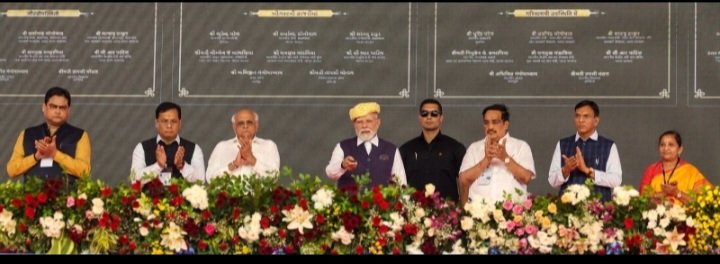 PMModi Lay's foundation stone of Gujarat Solar project