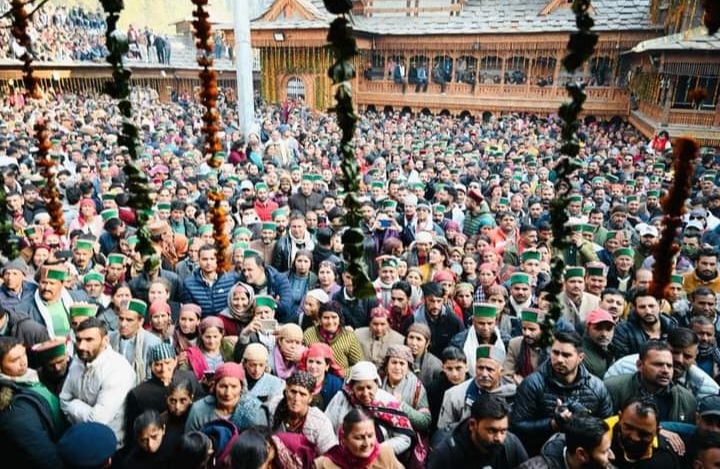 Massive crowd of devotees at Gawas Shaant in RohruinShimla 