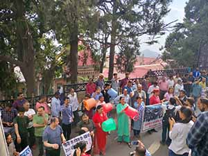 CPM leaders'   water protest in Shimla 