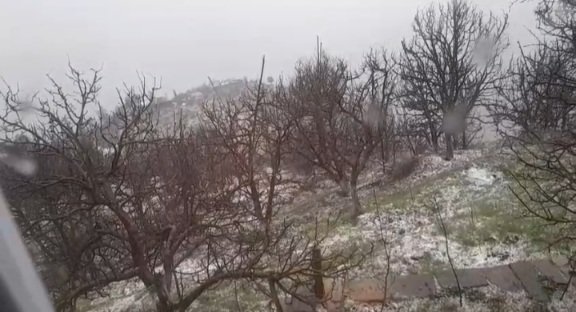 ViewIfAppleBeltUnderSnow